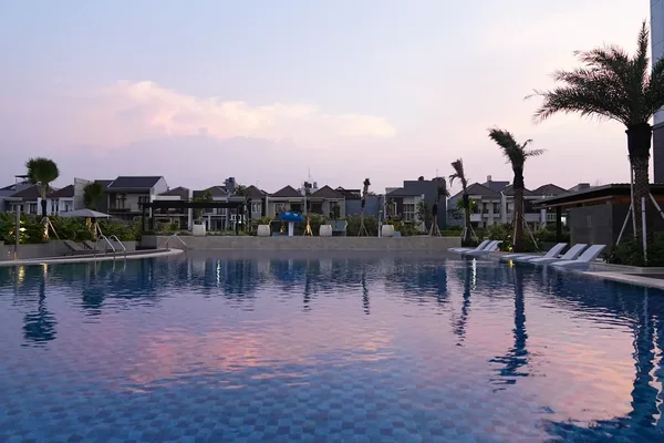 Aerium Residence Permata Buana apartemen Jakarta Barat dekat Puri Indah, kolam renang outdoor