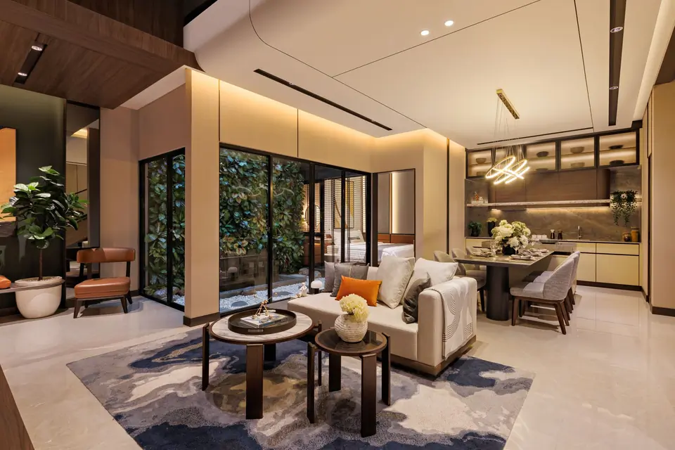 Ruang tamu dan dining mewah dengan vertical garden